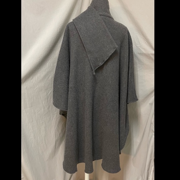 SOLD Grey Fleece Women’s Cape - Picture 2 of 9